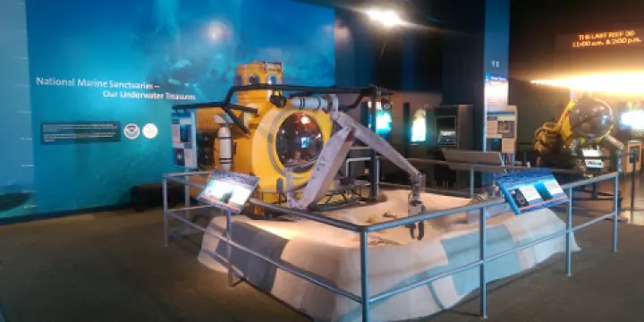 Hampton Roads Naval Museum