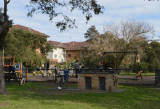 Lumley Gardens景点图片