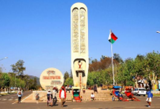 Monument Fahaleovantena景点图片