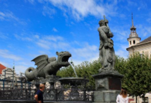 怪龙喷泉景点图片