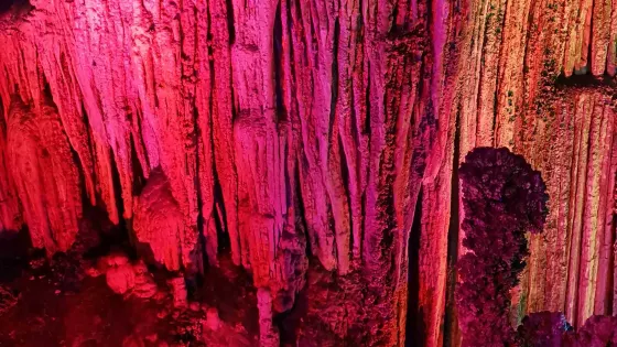 雕花石柱