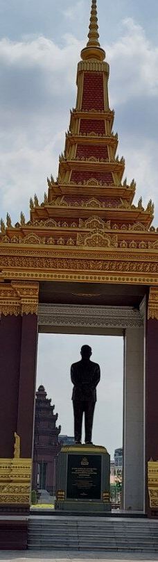 西哈努克铜像纪念堂-金边