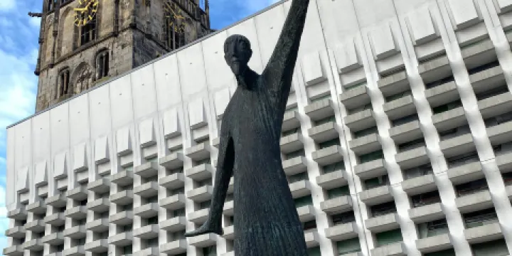 Skulptur 'Der Mahner'