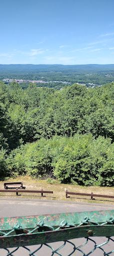 Mount Tom State Reservation-霍利奥克
