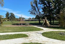 Michael Upton Oval Playground景点图片