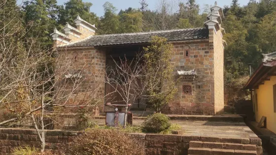 何氏山房