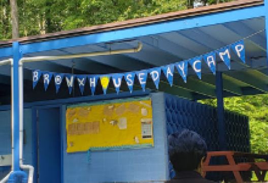 1 Happy Camper Way景点图片