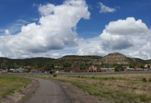 Roundhouse Memorial Park景点图片