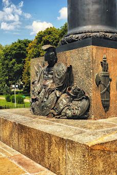 Eagle monument-Poltavs'ka city council