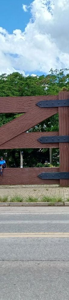 Boy Monument Porteira-Ouro Fino