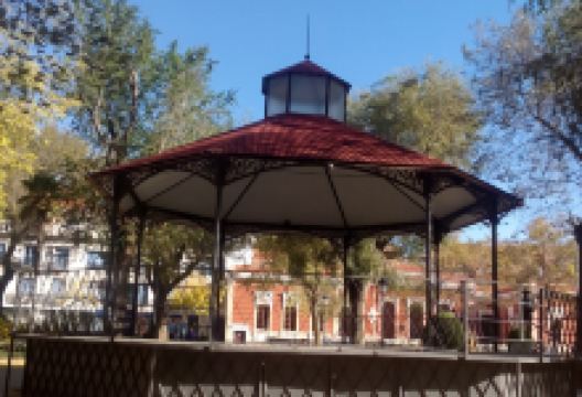 雷阿尔城主教座堂景点图片