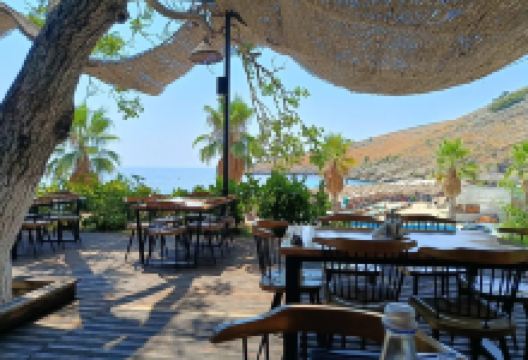 Llamani Beach景点图片