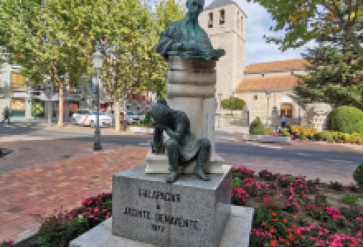 Estatua Jacinto Benavente景点图片