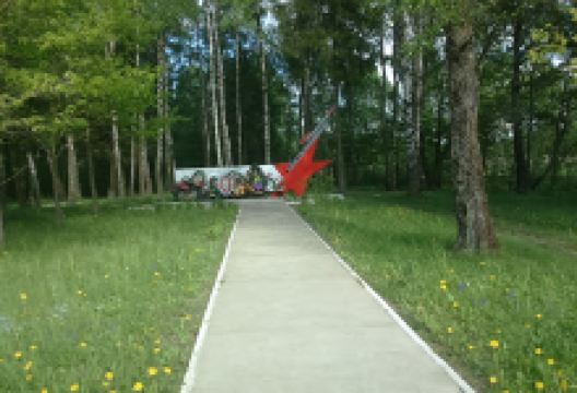 Памятник на месте первого залпа реактивных минометов БМ-13 "Катюша"景点图片