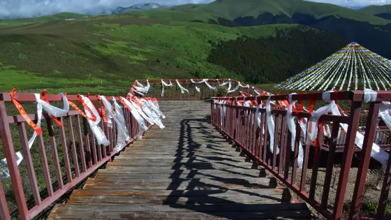 尼瑪貢神山大型觀景台旅遊服務區