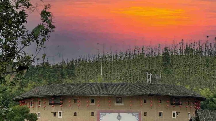5-Day A Perfect Fusion of Mountains and Coast: Explore Xiamen Seascapes, Wuyi Peaks and Ancient Tulou Settlements of Zhangzhou·  