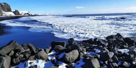 Voyages Friendship Statue