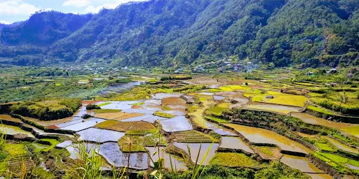 Lumiang Cave