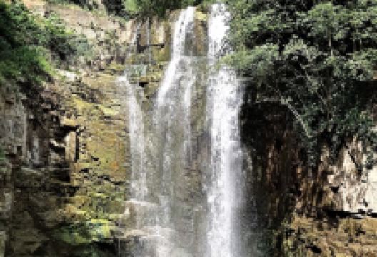 Dzveli Tbilisi Sulphur Waterfall景点图片