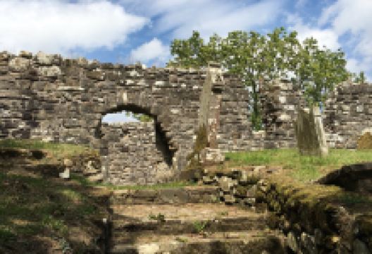Boveagh Old Church & Mortuary House景点图片