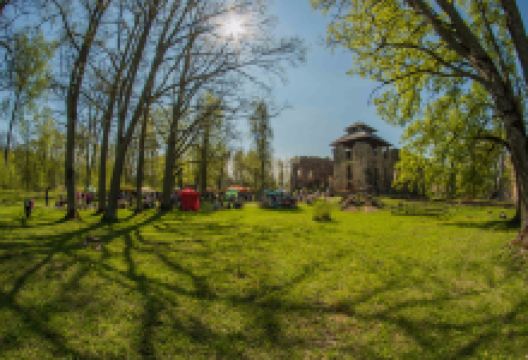 Rauna Medieval Castle ruins and Sightseeing Tower景点图片
