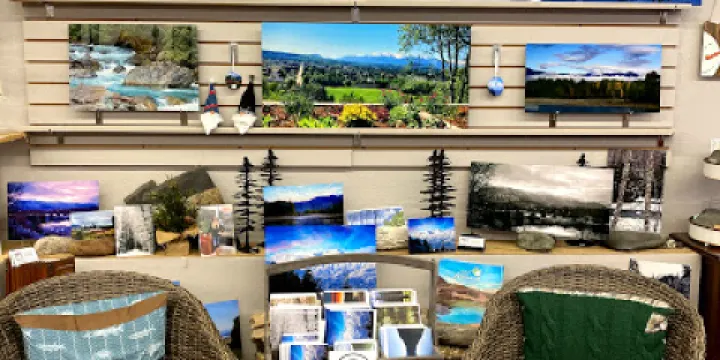 Red Raven Art Gallery