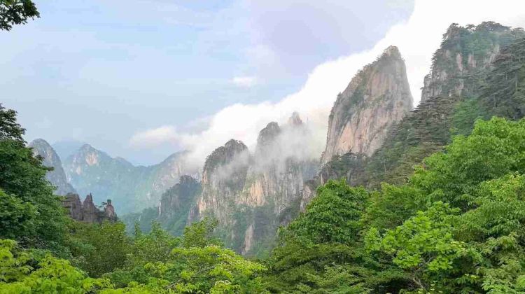 5-Day Huangshan Scenic Area+ Hongcun Village+Wuyuan Huangling+Qiyunshan Mountain Ecological And Cultural Tourism Zone