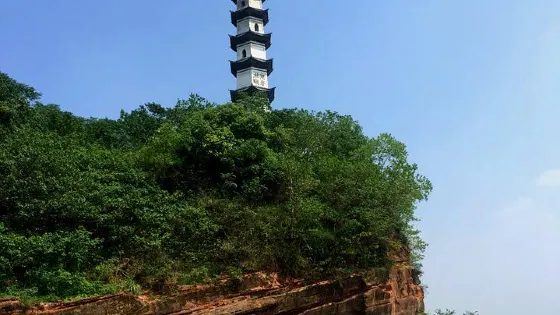 湖巖塔