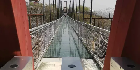 金鎖關石林-玻璃橋