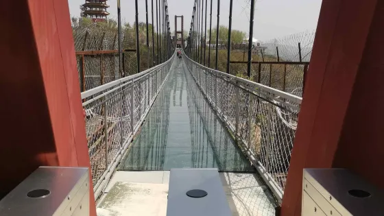 金鎖關石林-玻璃橋