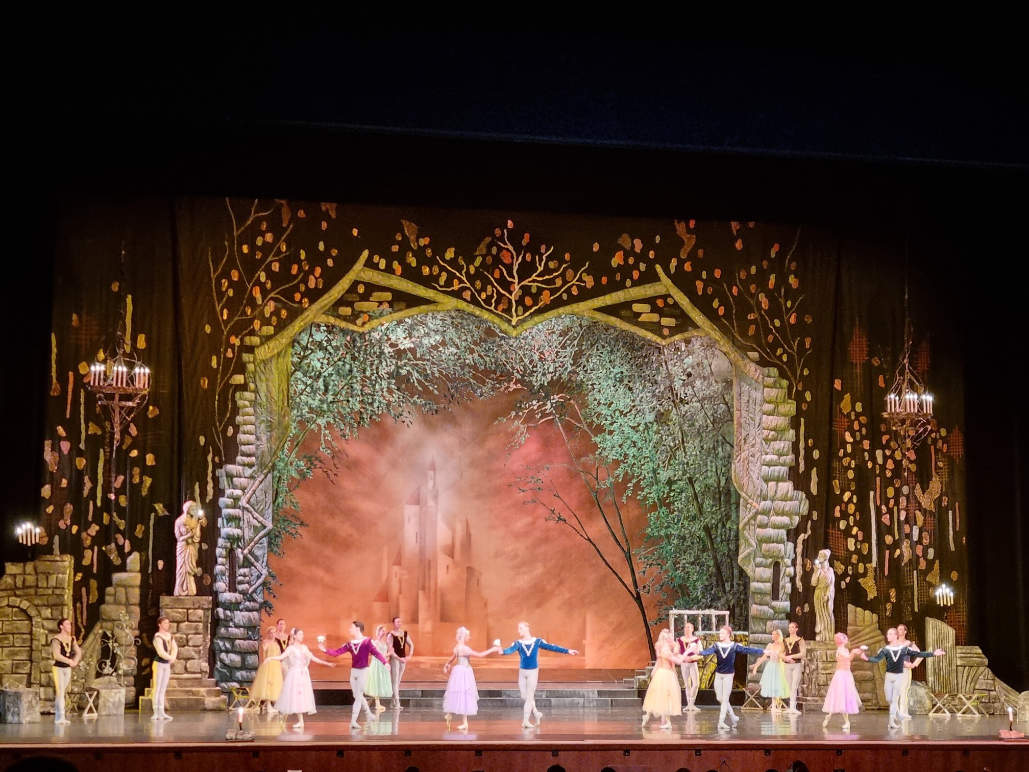 莫斯科克里姆林宫大剧院游玩攻略-克里姆林宫大剧院 门票多少钱/价格表-团购票价预定优惠-景点地址在哪里/图片介绍/参观预约/旅游游览顺序攻略及注意事项/营业时间-【携程攻略】