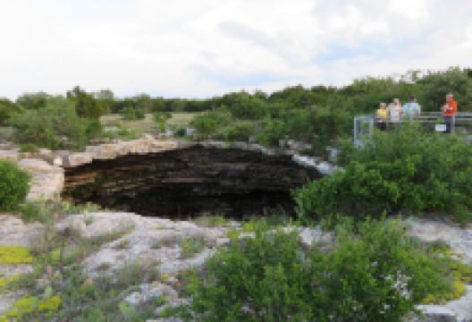Devil's Sinkhole State Natural Area景点图片