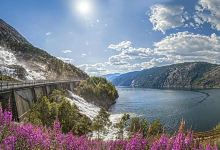 Langfoss Waterfall景点图片