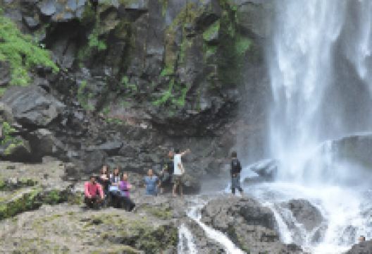 Buntot Palos Falls景点图片