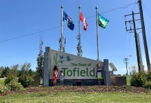 Welcome to Tofield Sign景点图片