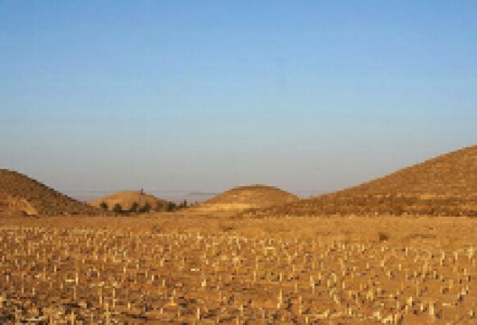 古城堡墓群景点图片