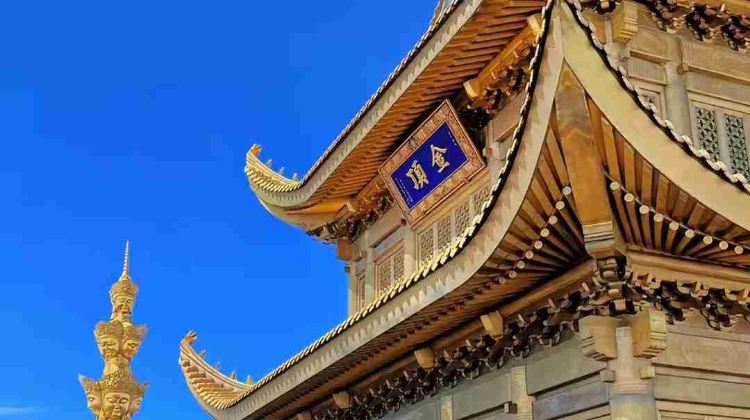 8-Day Small Group Tours: Chengdu Giant Panda Base + Jiuzhaigou + Sanxingdui Museum + Leshan + Mount Emei | 5-Diamond Hotel Stays