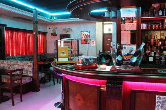 CD club | Locale serale - Bar Karaoke | Varese