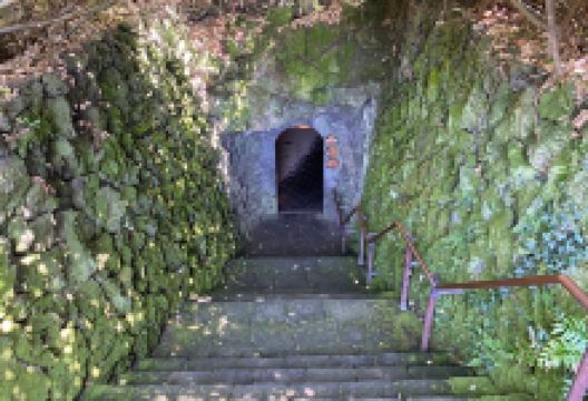 挟才窟景点图片