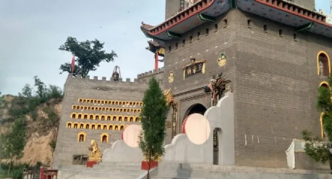 王胡村龍居寺風景區