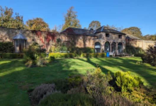 Almondell & Calderwood Country Park Visitor Centre景点图片