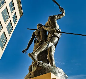Estatua d'Indibil i Mandoni