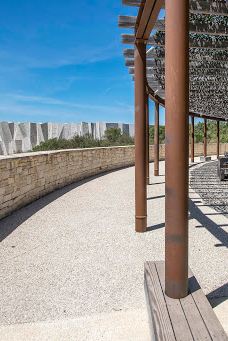 肖维岩洞-瓦隆蓬达尔克