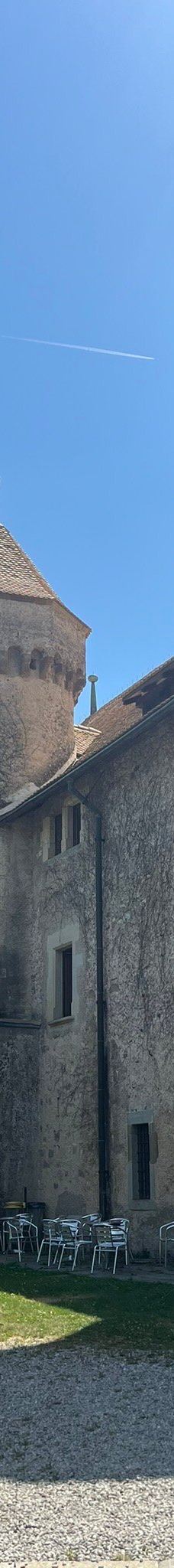 里派城堡-托农莱班