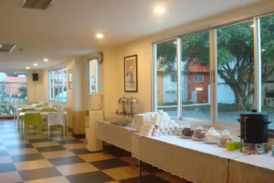 โรงแรม ตราดเซ็นเตอร์(Trat Center Hotel)