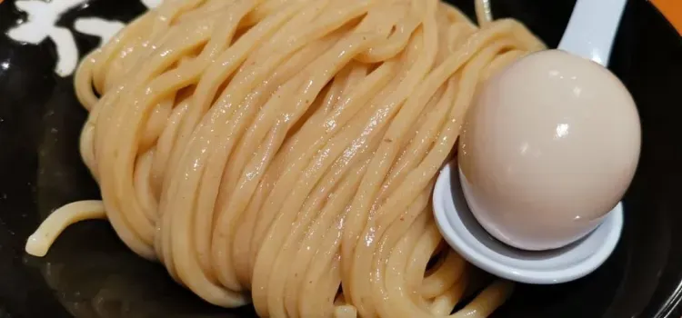 東京晴空塔六厘舍沾麵口感豐富，湯底濃郁