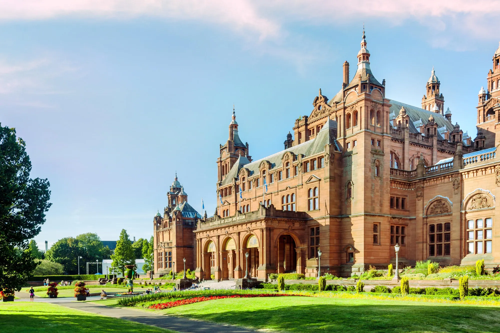 Book Cheap Flights from London to Glasgow and Save Money