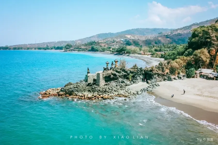 Things to do in Lombok: Pura Batu Bolong