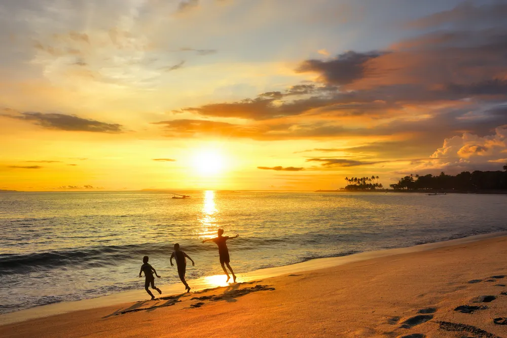 Tempat Wisata di Lombok-Pantai Senggigi