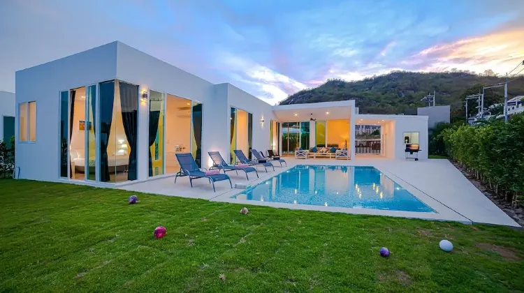 สระว่ายน้ำของพูลวิลล่าส่วนตัวตกแต่งแบบทันสมัย 3 ห้องนอน - พีเอ็มเค-เอ1